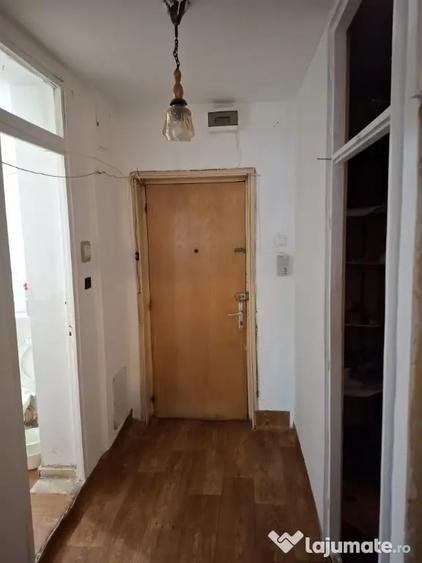 Garsonieră decomandată în Vitan