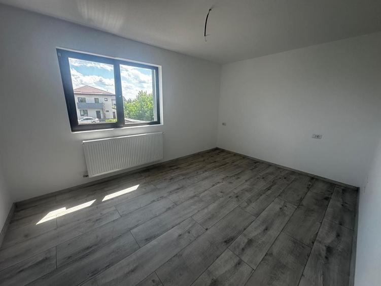 Casă individuală cu 3 camere cu Canalizare în Central