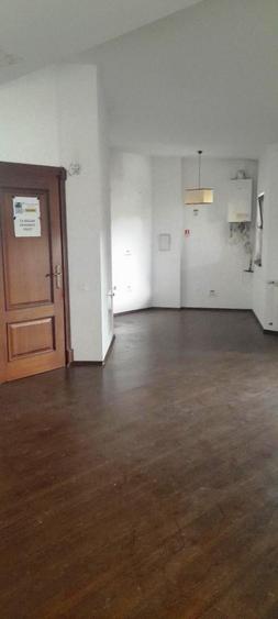 Casă individuală cu 12 camere cu Canalizare în Decebal