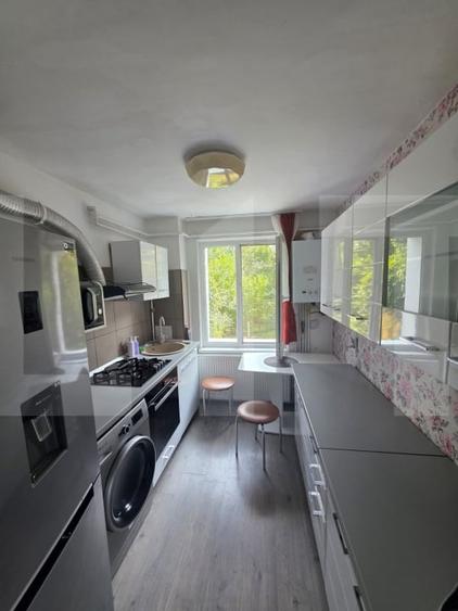 Apartament cu 2 camere semidecomandat, mobilat în Simeria