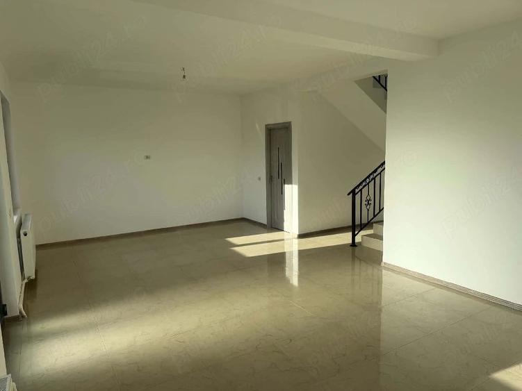 Casă cu 6 camere cu Teren 180 Mp în Lumina
