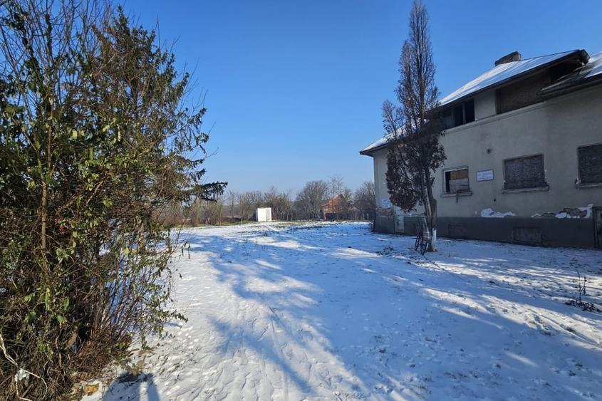 Casă cu 7 camere cu Teren 4098 Mp în Grădiștea