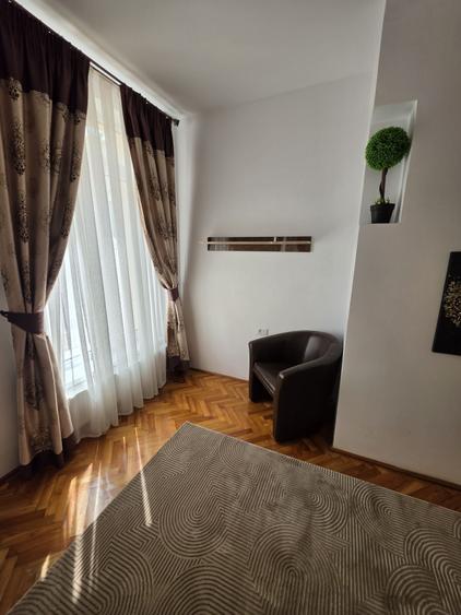 Apartament cu 3 camere decomandat în Central