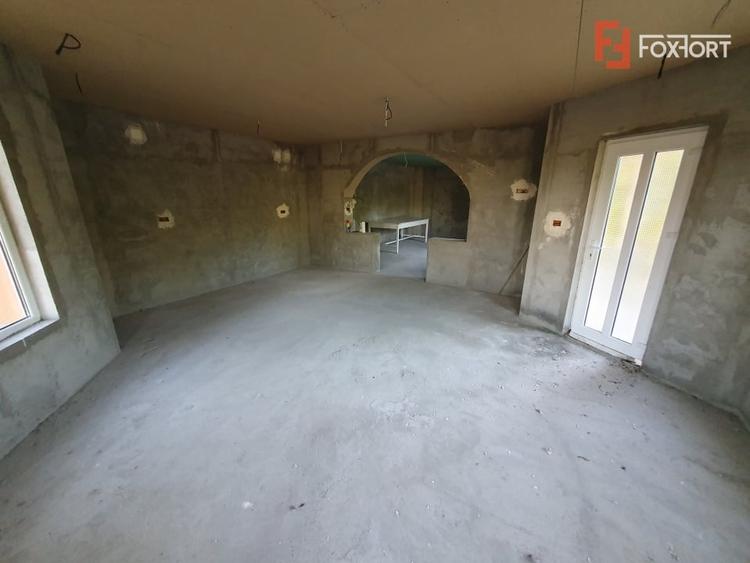 Casă individuală cu 5 camere cu Canalizare în Jebel
