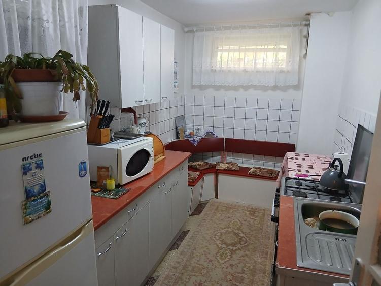 Casă individuală cu 3 camere cu Canalizare în Central