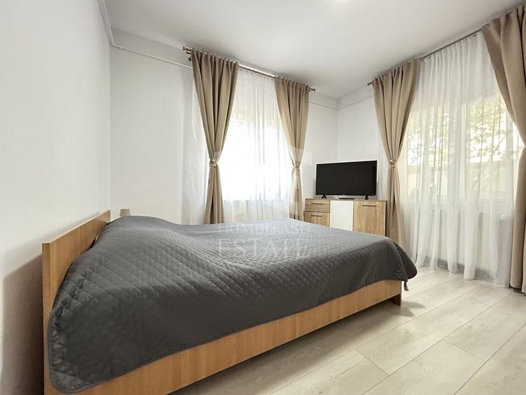 Casă individuală cu 10 camere cu Canalizare în Sud