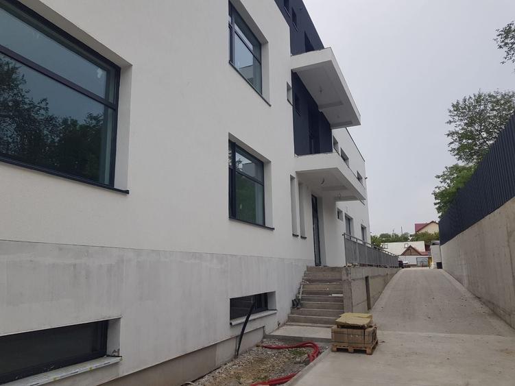 Spațiu comercial, de 1,557 mp, în Cățelu