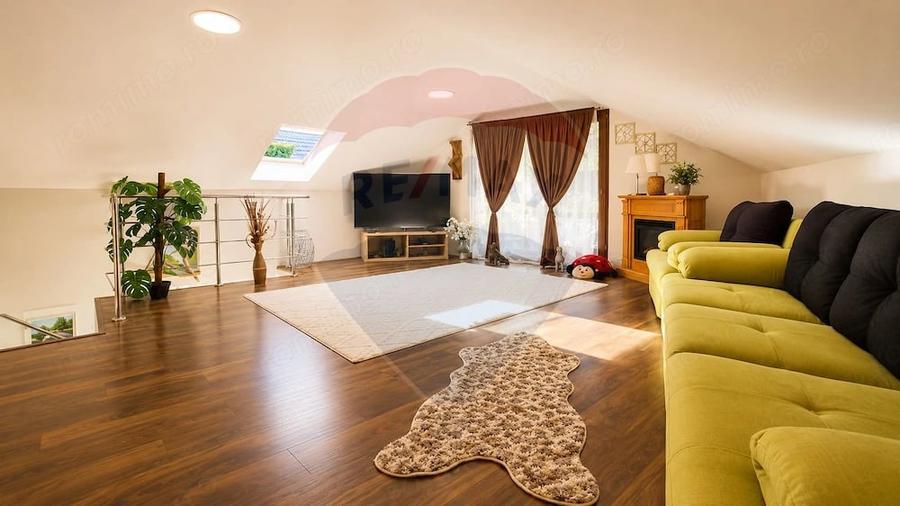 Casă cu 5 camere cu Teren 20 Mp în Central