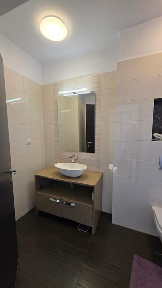Penthouse cu 3 camere semidecomandat, mobilat în Vatra Luminoasă