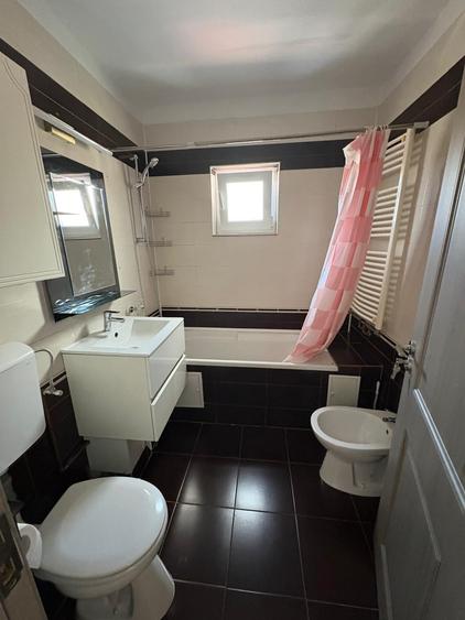 Apartament cu 3 camere în Cetate