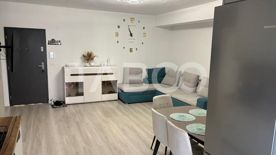 Apartament cu 3 camere decomandat, mobilat în Periferie