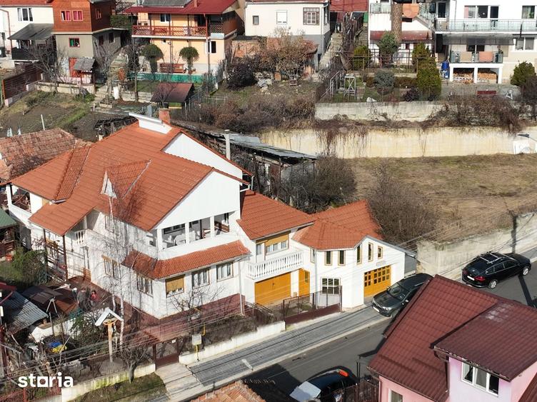 Casă cu 9 camere cu Teren 529 Mp în Central