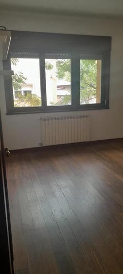 Casă individuală cu 12 camere cu Canalizare în Decebal