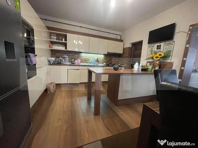 Casă cu 7 camere cu Teren 252 Mp în Semicentral