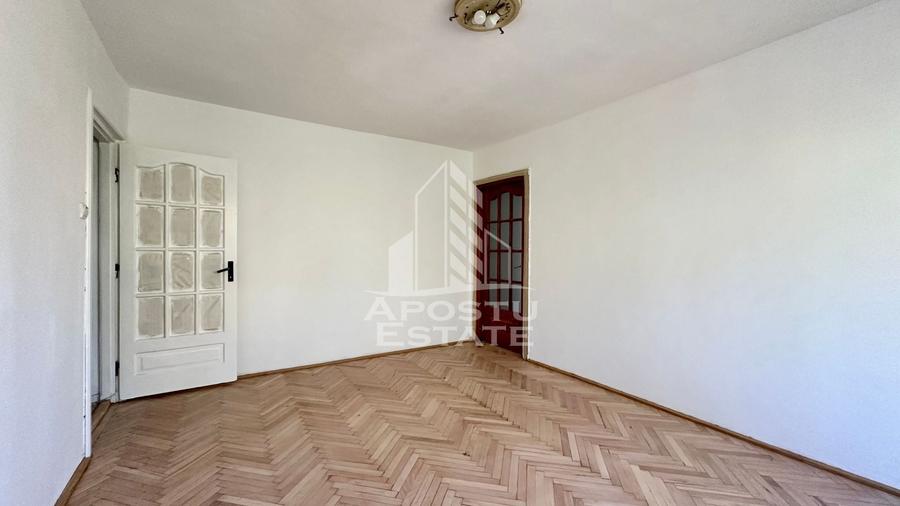 Apartament cu 3 camere semidecomandat în Circumvalațiunii
