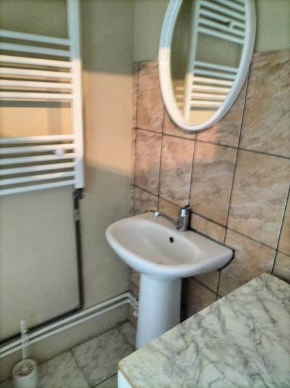 Garsonieră decomandată în Central