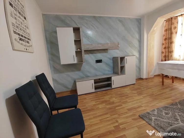 Apartament cu 3 camere decomandat în Sud