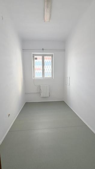 Birou, de 300 mp, în Titan