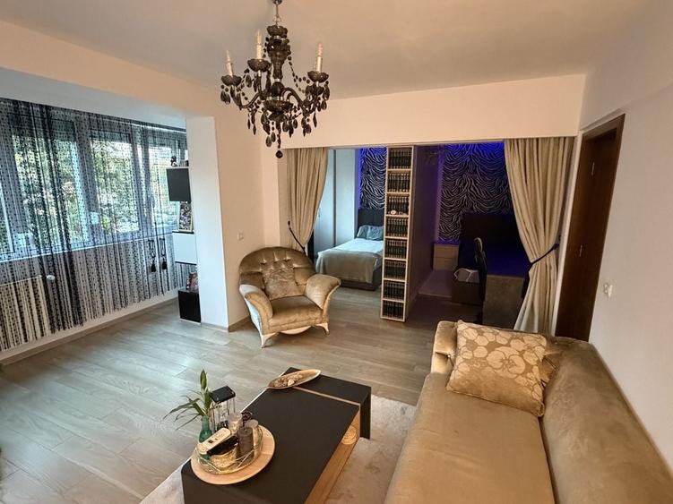 Apartament cu 3 camere semidecomandat în Ultracentral