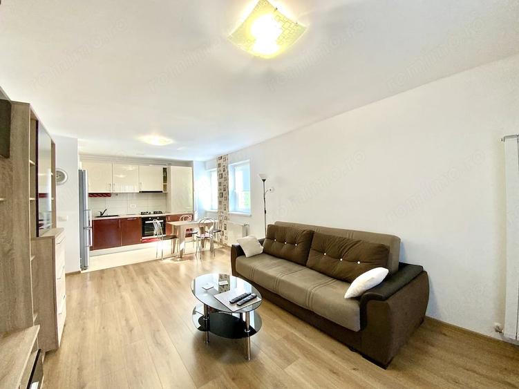 Apartament cu 2 camere decomandat în Tractorul