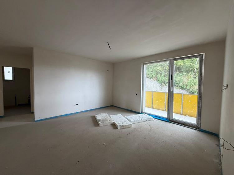 Apartament cu 2 camere semidecomandat în Florești
