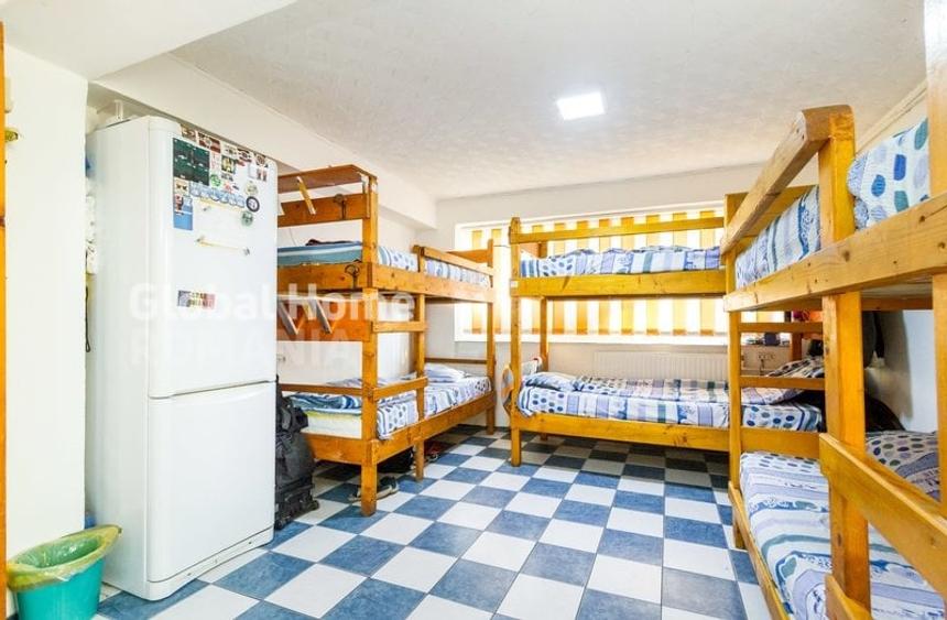 Casă individuală cu 12 camere cu Canalizare în Mihai Bravu