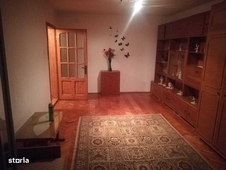 Apartament cu 2 camere decomandat în Badea Cârțan