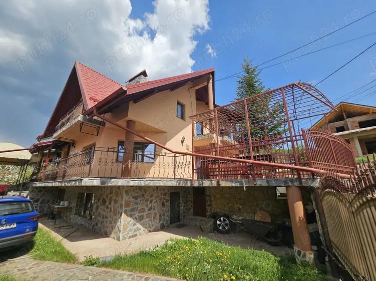 Casă cu 5 camere cu Teren 1060 Mp în Central