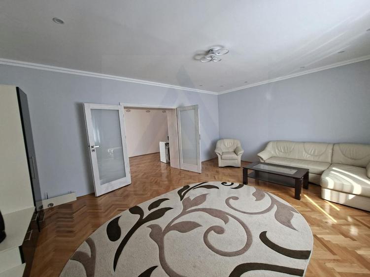 Apartament cu 3 camere decomandat, mobilat în Trei Stejari