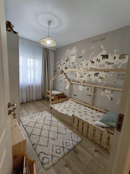 Apartament cu 4 camere decomandat în Central