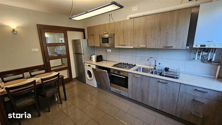 Apartament cu 4 camere în Gruia