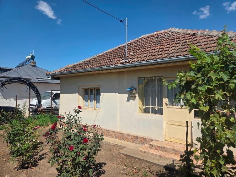 Casă individuală cu 5 camere cu Teren 1700 Mp în Perișoru