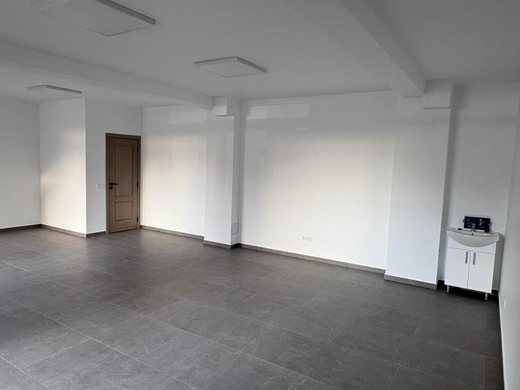 Spațiu comercial, de 45 mp, în Petrești