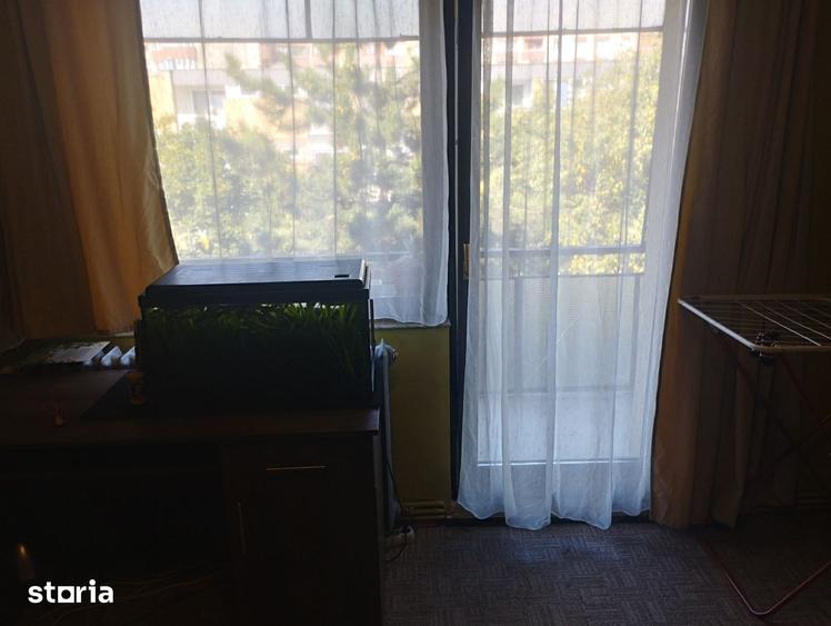 Apartament 3 camere decomandat pe strada Barsei - 2