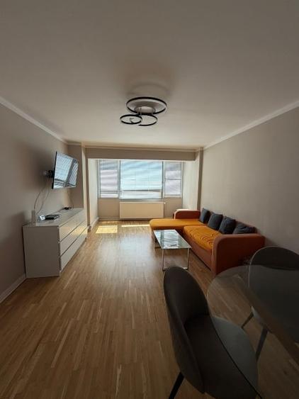 Apartament cu 3 camere decomandat în Spitalul Județean