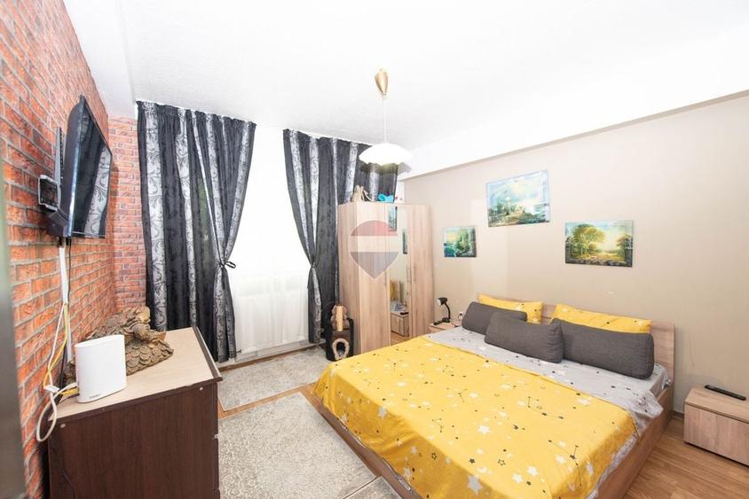 Casă individuală cu 7 camere cu Teren 383 Mp în Berceni