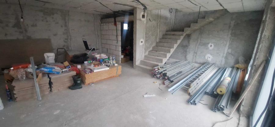 Casă cu 3 camere în Vulcana-Pandele