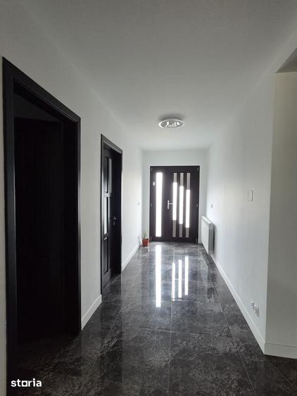 Casă cu 5 camere cu Teren 2867 Mp în Păunești