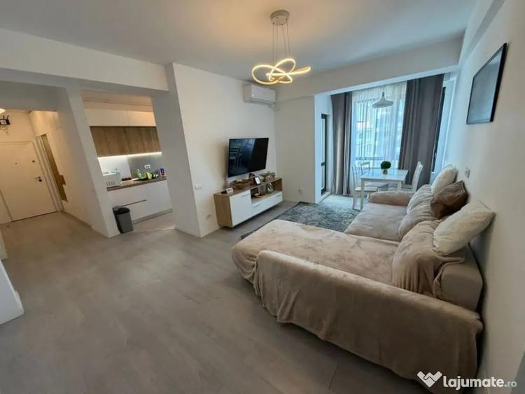 Apartament cu 3 camere semidecomandat în Calea Severinului