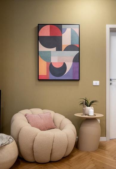 Apartament cu 4 camere, mobilat în P-ța Romană