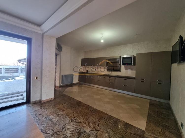 Casă individuală cu 6 camere cu Canalizare în Dămăroaia