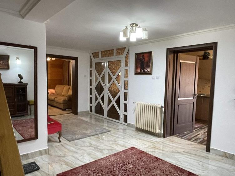 Casă individuală cu 6 camere cu Canalizare în Orașul de Jos