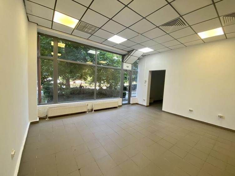 Spațiu comercial, de 62 mp, în Coman