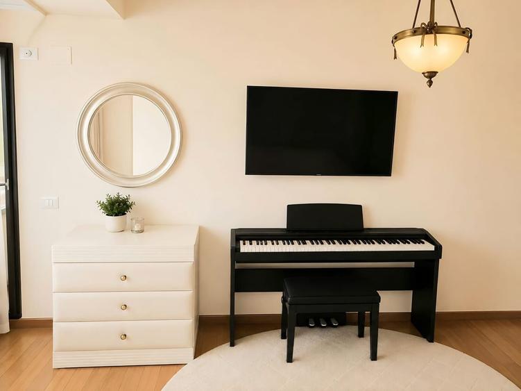 Apartament cu 3 camere decomandat, mobilat în Casa de Cultură