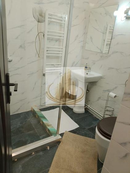 Casă individuală cu 5 camere cu Canalizare în Traian