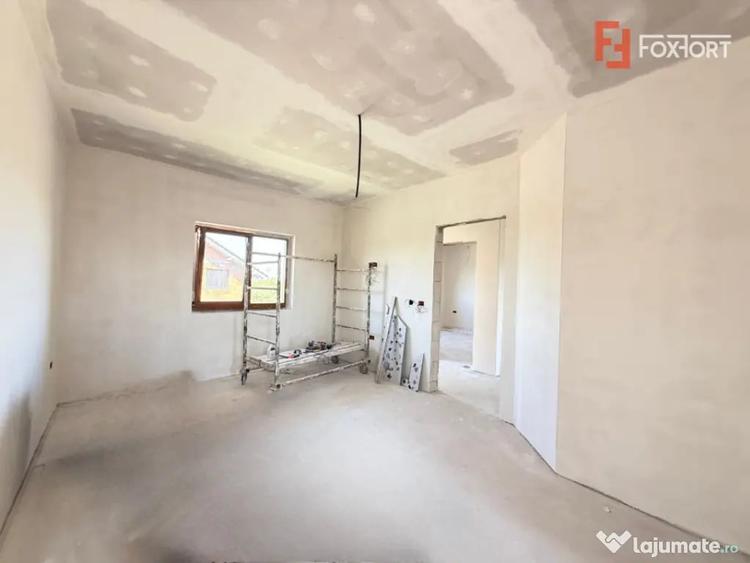 Casă cu 5 camere cu Teren 348 Mp în Săcălaz