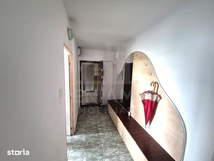 Apartament cu 2 camere semidecomandat în Craiovița Nouă