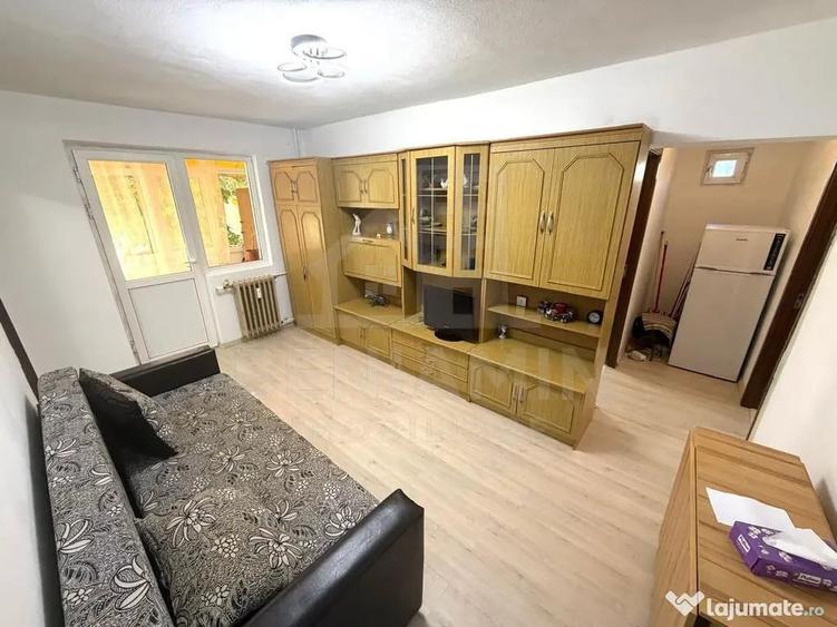 Apartament cu 3 camere semidecomandat în Central