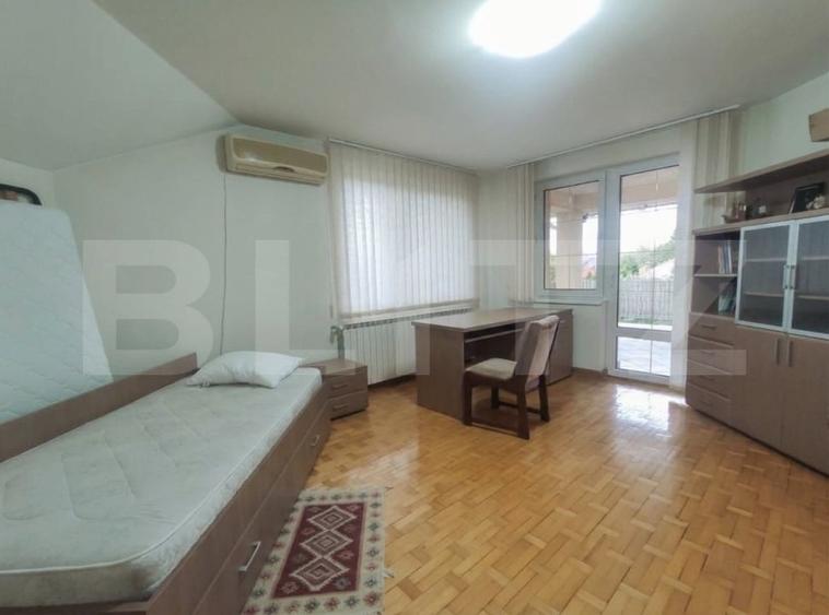Casă individuală cu 8 camere cu Canalizare în Titulescu