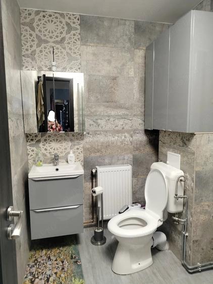 Apartament cu 4 camere semidecomandat în Berceni